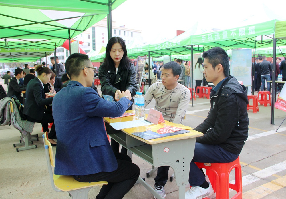 招聘会5.jpg