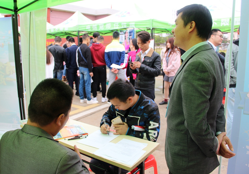 招聘会17.jpg